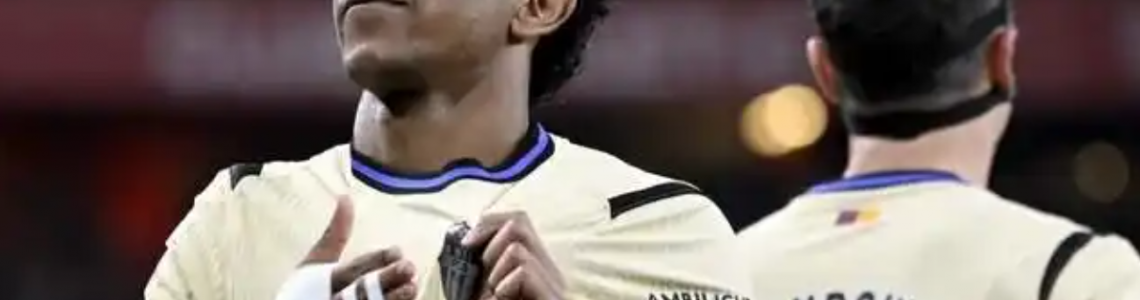 The Legacy of Two Generations of Barcelona's Number 10