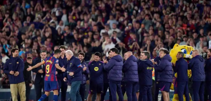 90,000 Barcelona Fans Rise to Pay Tribute