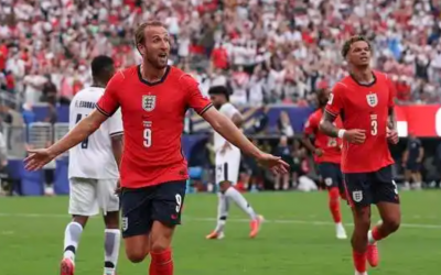 England Captain Kane Breaks 